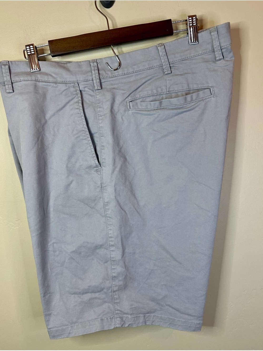 GAP Men’s Size 40” Essential Gray Flat Front Khaki Shorts - 10” Inseam
